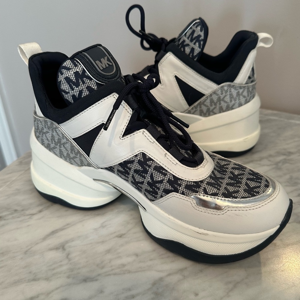 Michael Kors fashion sneaker (look like the Olympia line to me) SZ 8